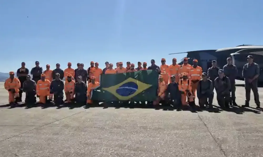 Quarto voo brasileiro para Venezuela decola com bombeiros e donativos