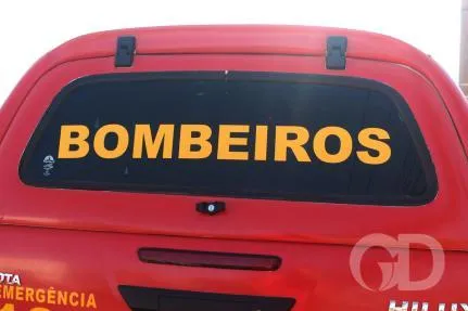 Motociclista fica ferido após bater contra carro em Cáceres