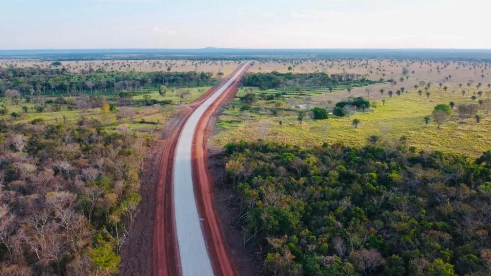 Obras para asfaltar MT-199 avançam em direção a Bolívia