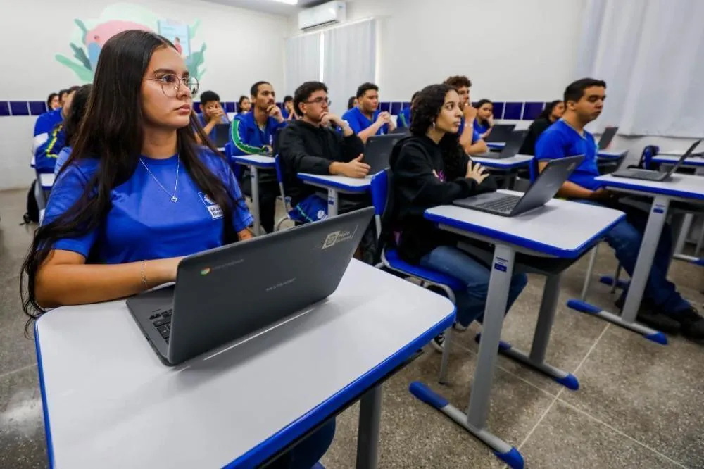 Grêmios Estudantis mobilizam estudantes da Rede Estadual para escolha de língua estrangeira no Enem