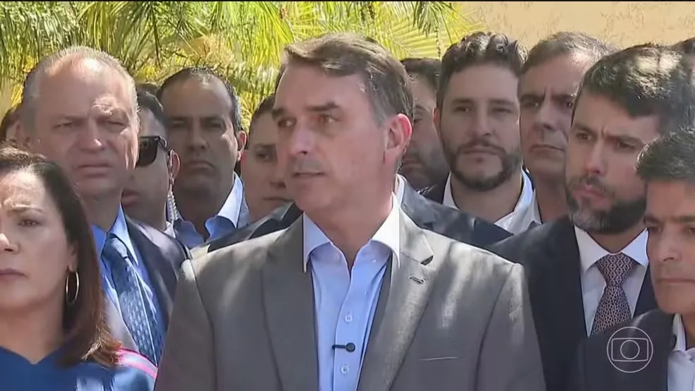 Flávio diz querer fim da reeleição e fala em aumentar o próprio mandato com emenda à Constituição