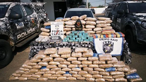 Carga com 231 tabletes de drogas é interceptada em rodovia; vídeo