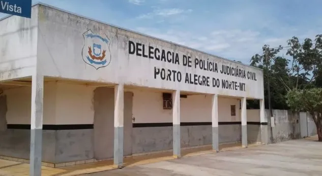 Homem invade quarto da ex e esfaqueia atual companheiro dela enquanto casal dormia em MT
