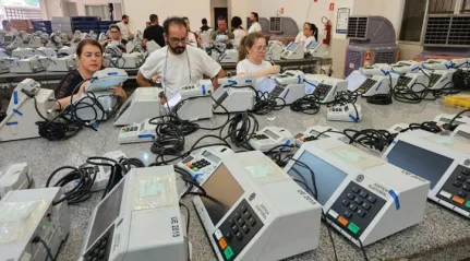 Carga e lacre preparam urnas para 2º turno das Eleições Gerais de 2026