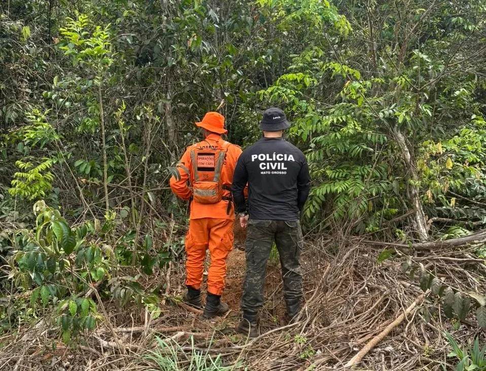 Corpo de trabalhador é encontrado enterrado em cova rasa na mata