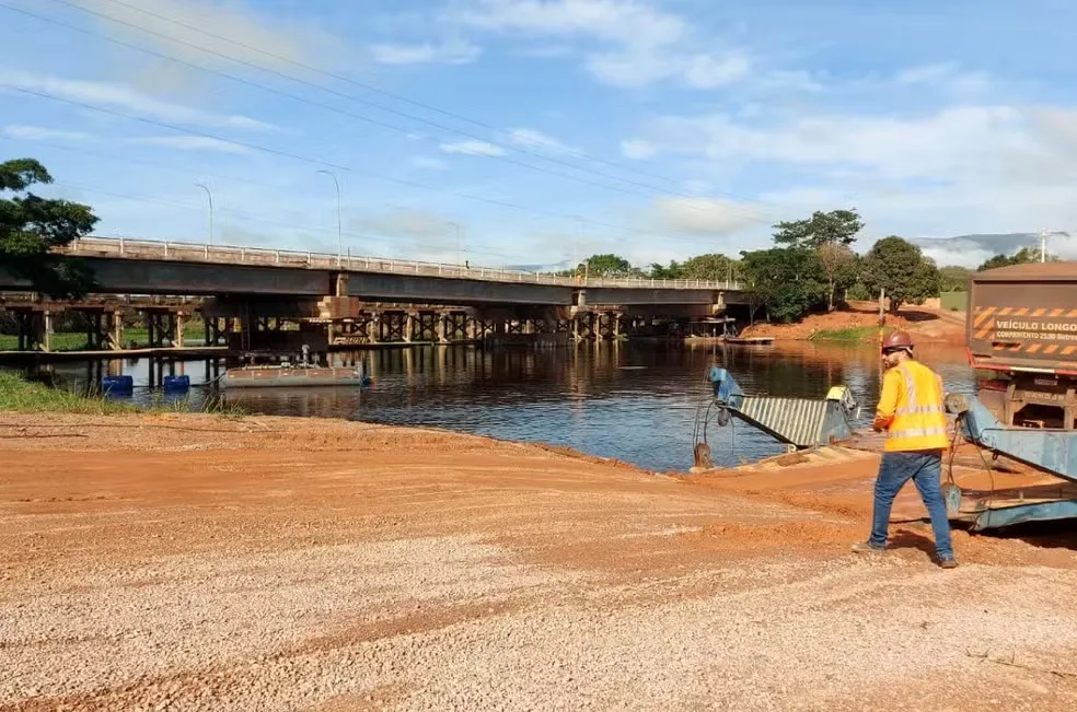 Ponte Milton Guilherme, sobre o Rio Guaporé, em Vila Bela da Santíssima Trindade (MT), foi interditada por tempo indeterminado — Foto: Valmir Toledo
